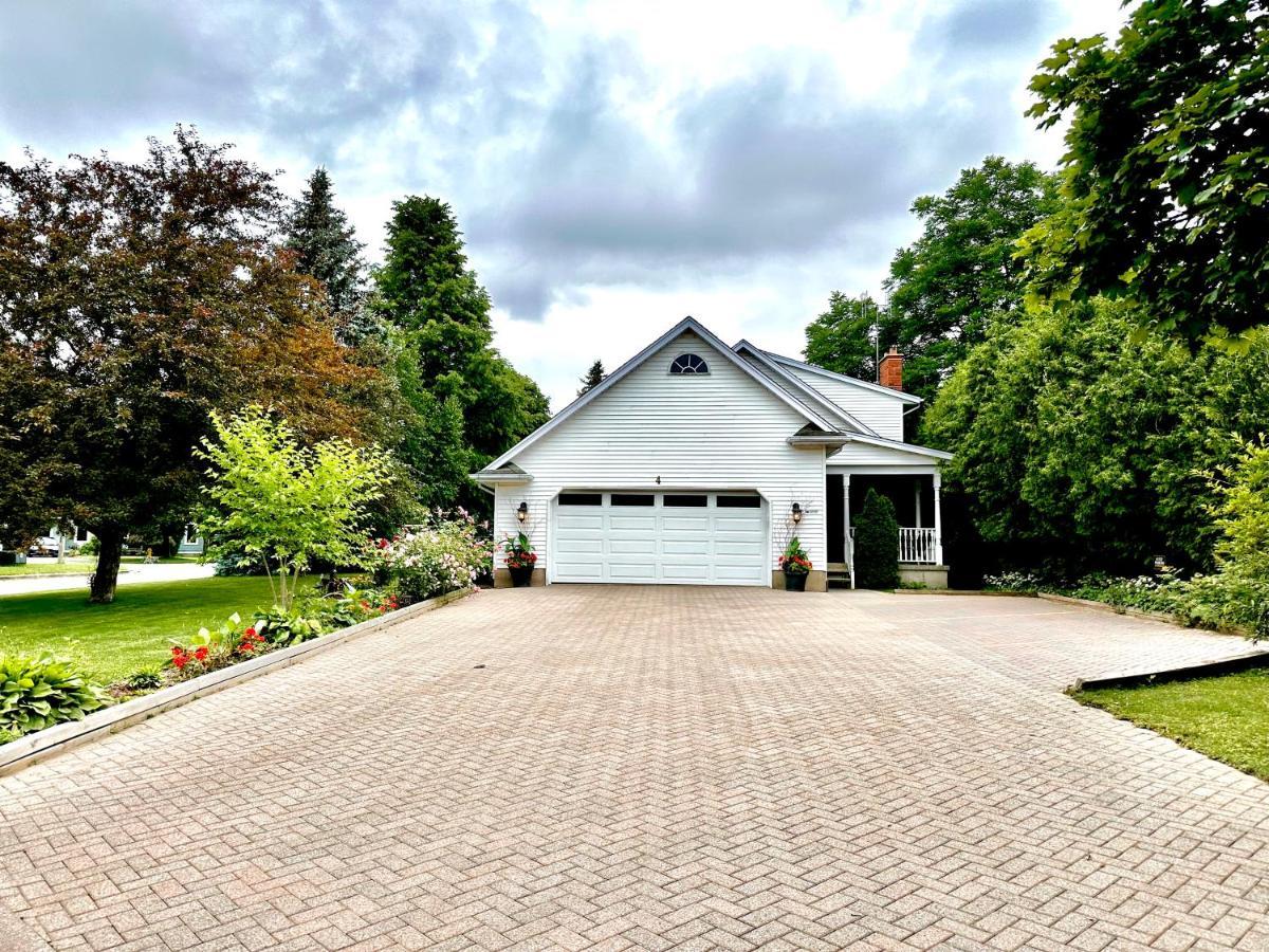 Settlers Suites Niagara-on-the-Lake Екстер'єр фото